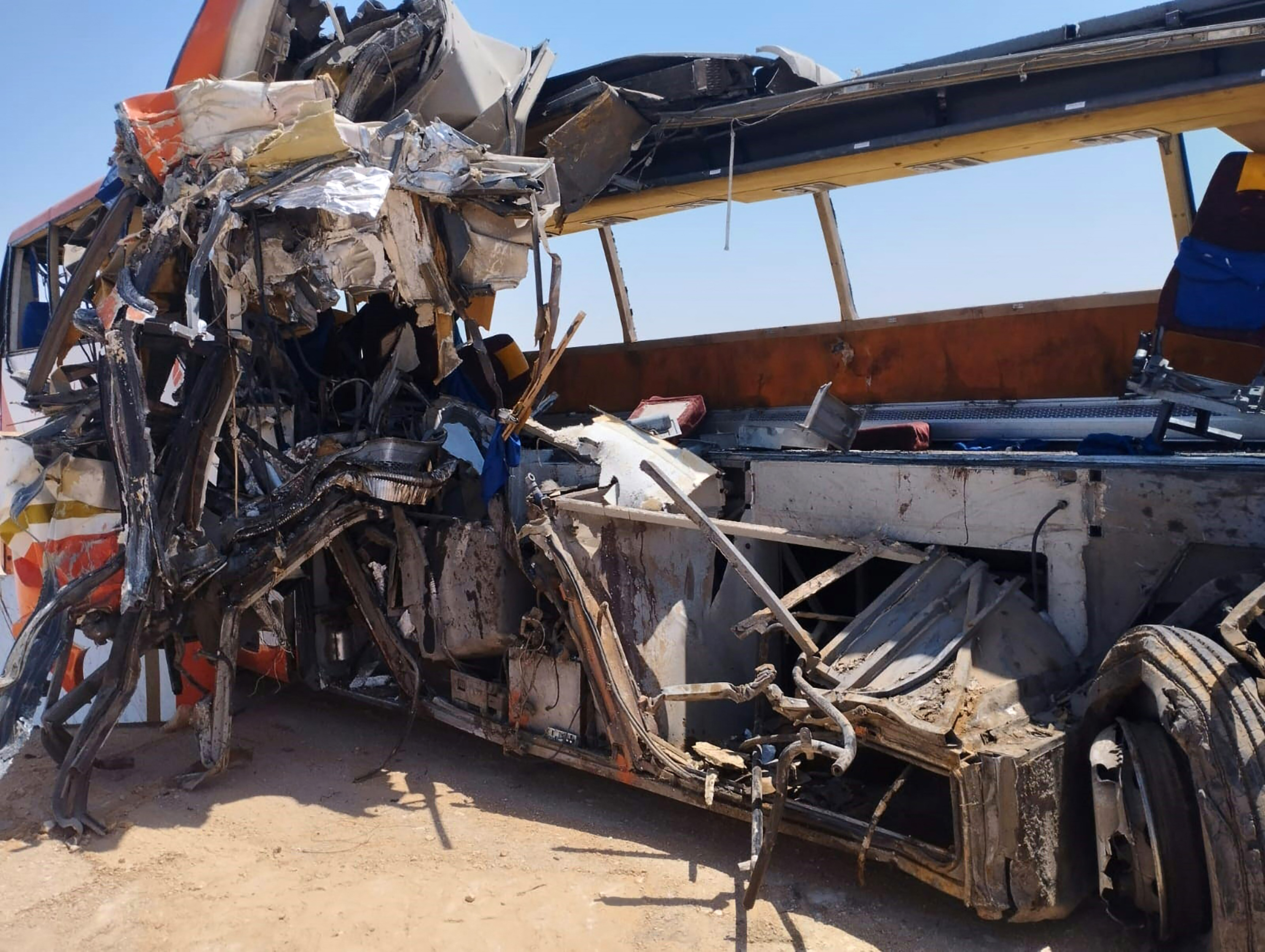 18 Egyptian workers killed in deadly crash on Port Said–Ismailia road